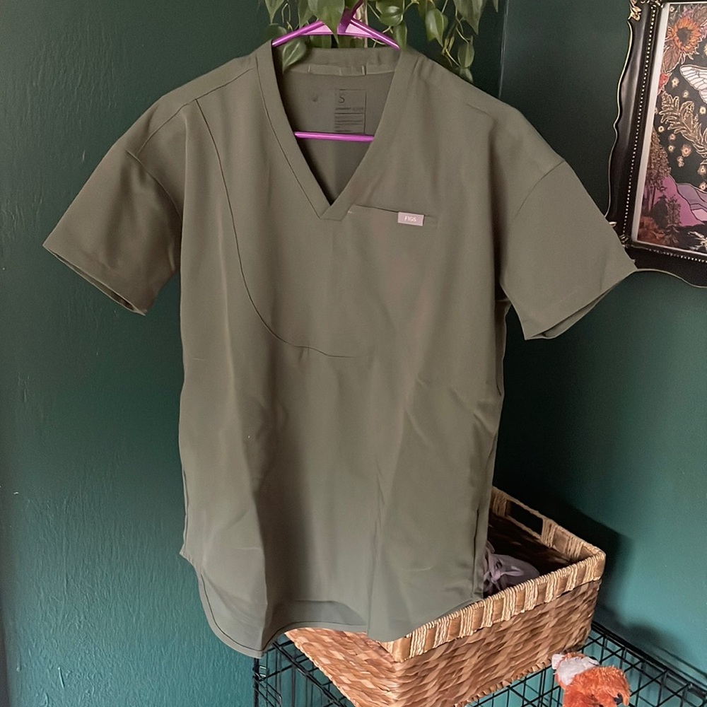 Figs Tunic Scrub Top in Moss